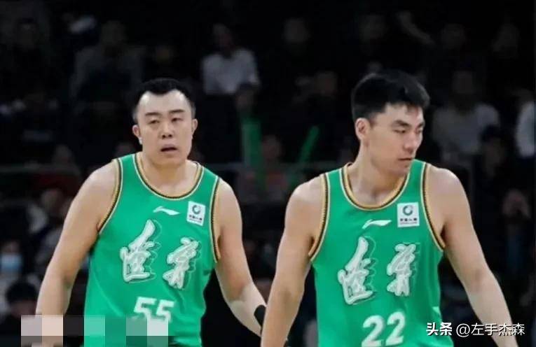 包含悉尼FC客场大获全胜，晋级机会被看好的词条