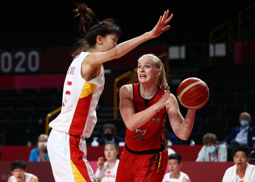 美国女篮实力横扫对手，夺得国际杯冠军
